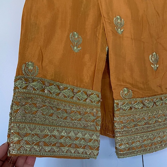 Pakistani Kurta, Pants and Deuppatta. Original Maryam and Maria. - Picture 5 of 8